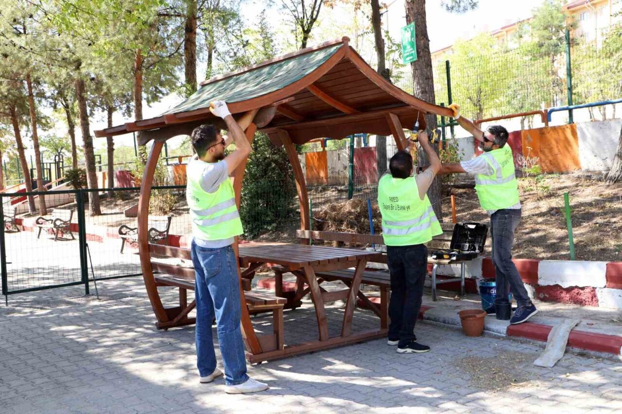Diyarbakır Büyükşehir Belediyesi, vatandaşlara dinlenme alanları oluşturmak için kamu hizmet