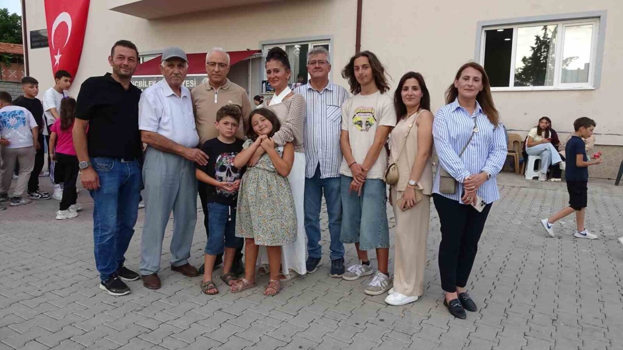 Kütahya’nın Tavşanlı ilçesine bağlı Tunçbilek beldesinin Demirbilek mahallesinde yaşayan çocuklar,