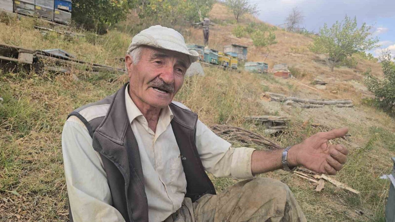 Hakkari’nin Akbulut köyüne bağlı Demirli Rezan mezrası sakinleri, asfaltlı yol