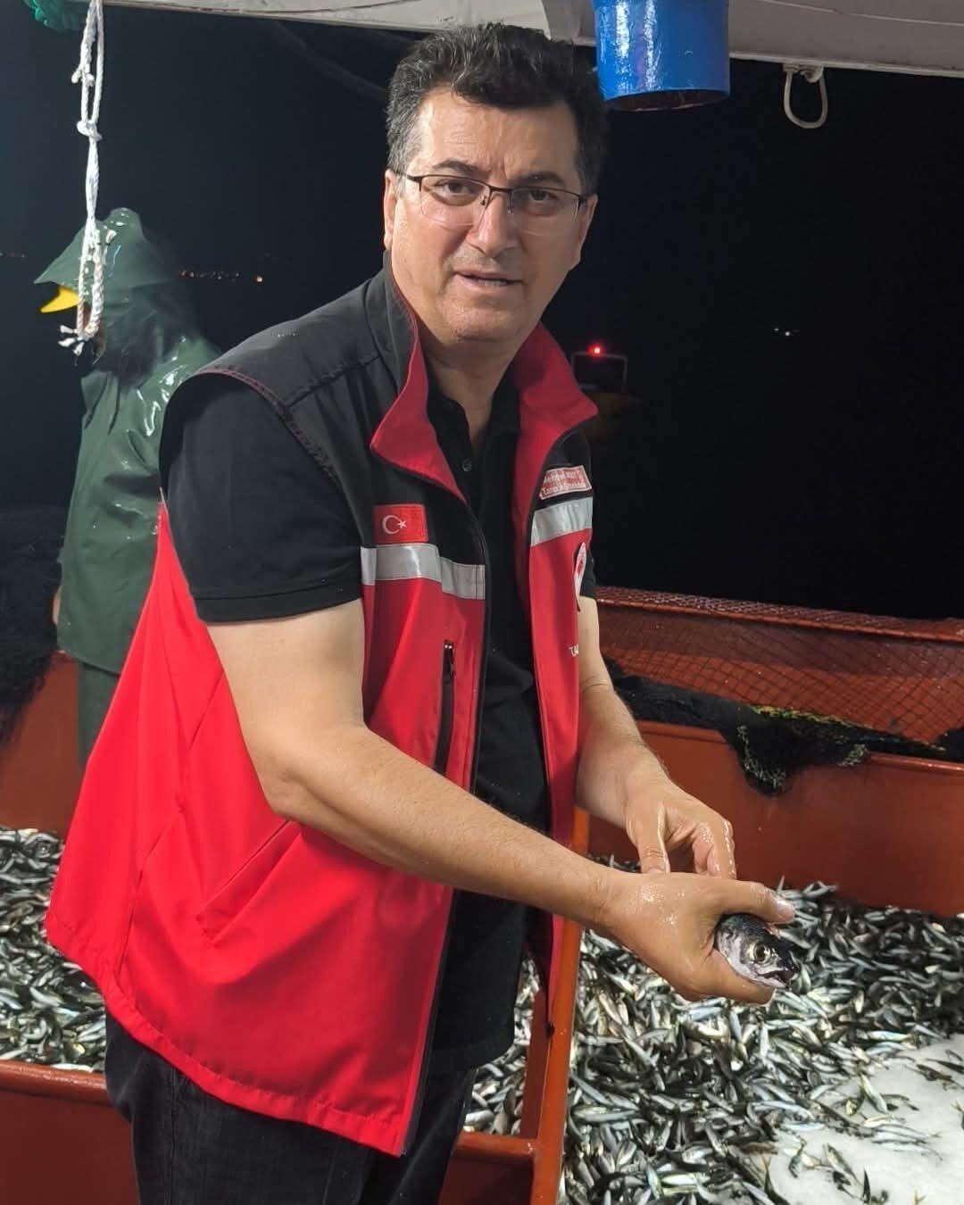 Tekirdağ’da balıkçılar sona eren av yasağıyla gece yarısı “vira bismillah”