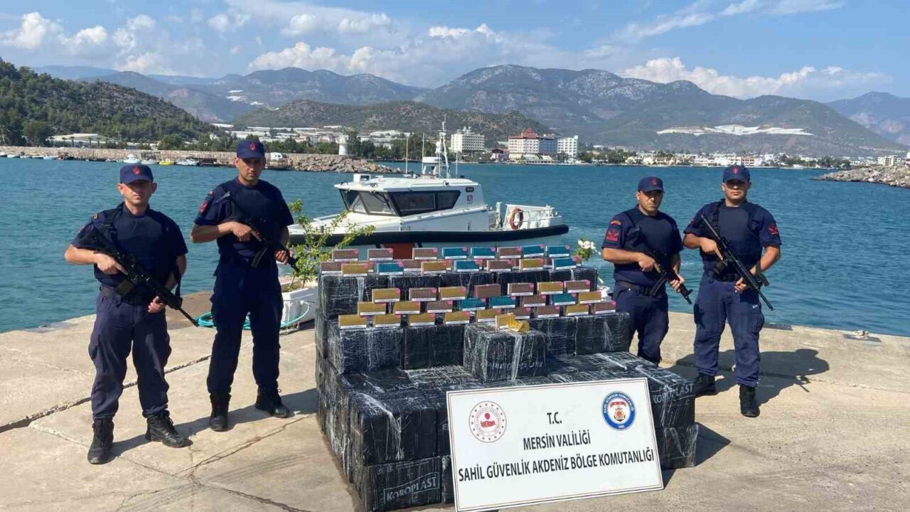 Mersin’in Anamur ilçesinde deniz üzerindeki şüpheli kutulardan 28 bin 500