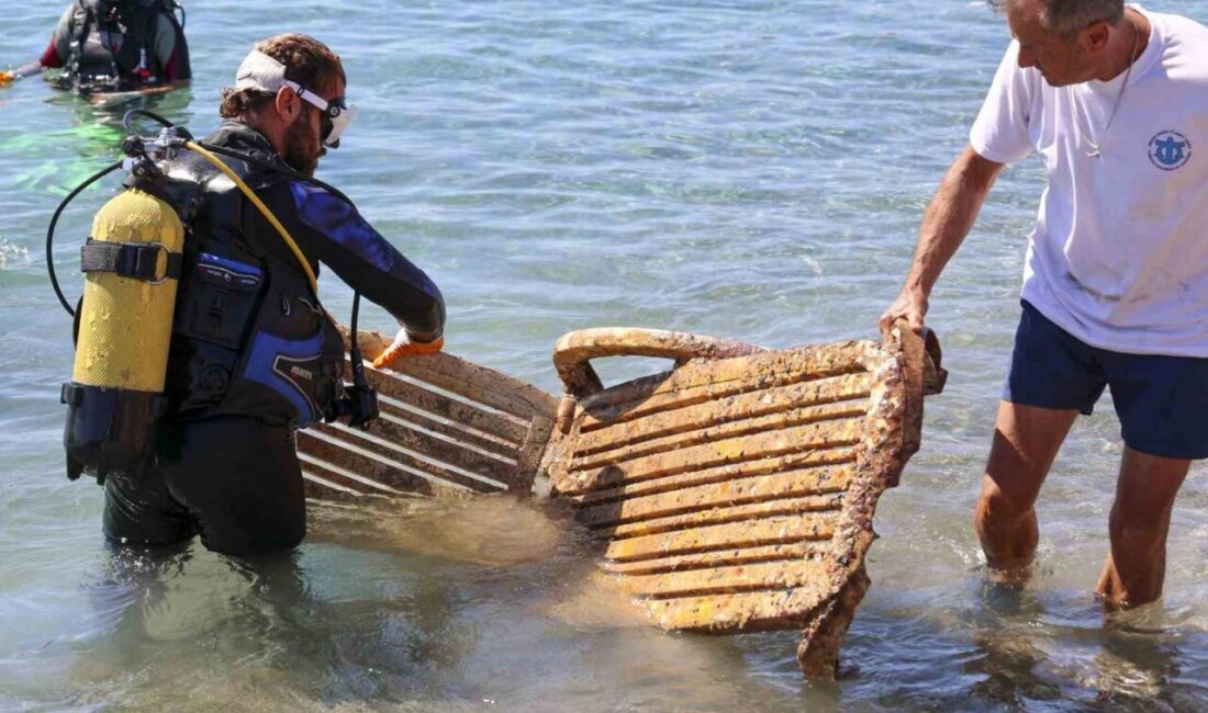 Antalya Büyükşehir Belediyesi, dünyaca ünlü Konyaaltı Sahili’nde Uluslararası Kıyı Temizleme