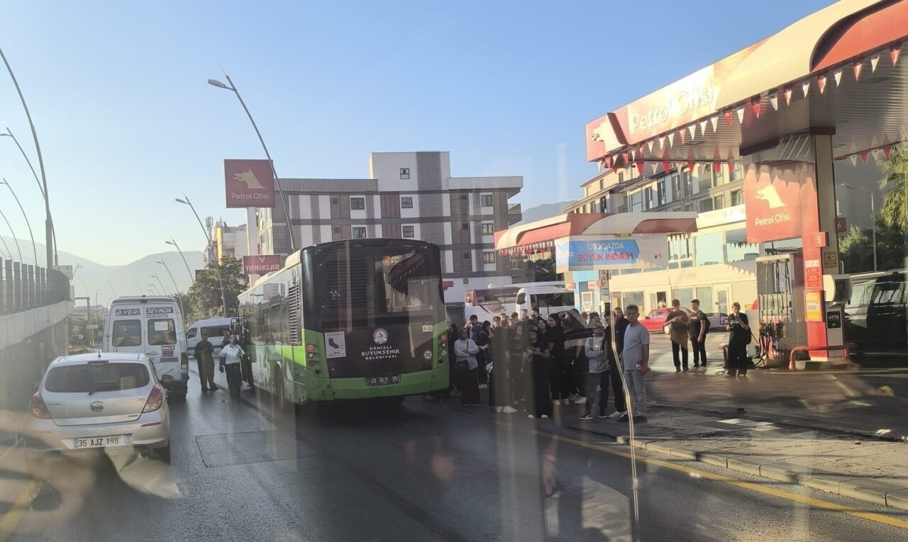 DENİZLİ (İHA) – Denizli’nin Pamukkale ilçesinde sabah trafiğinde arıza yapan