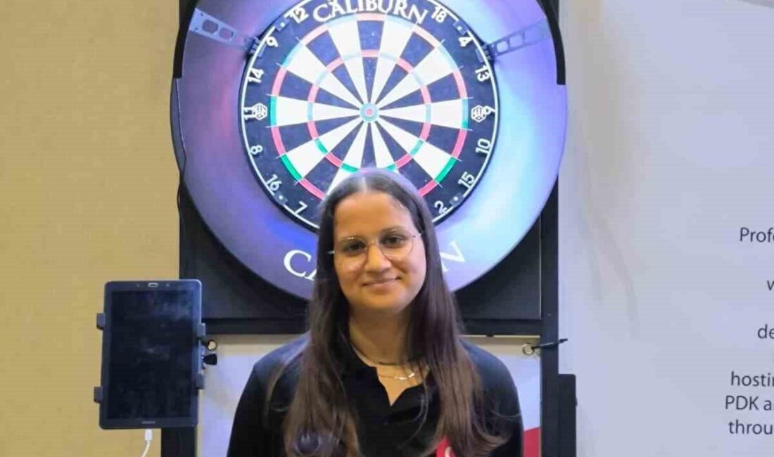 Güney Kore’de düzenlenen Dart Dünya Şampiyonası’nda ay yıldızlı formayla yarışan