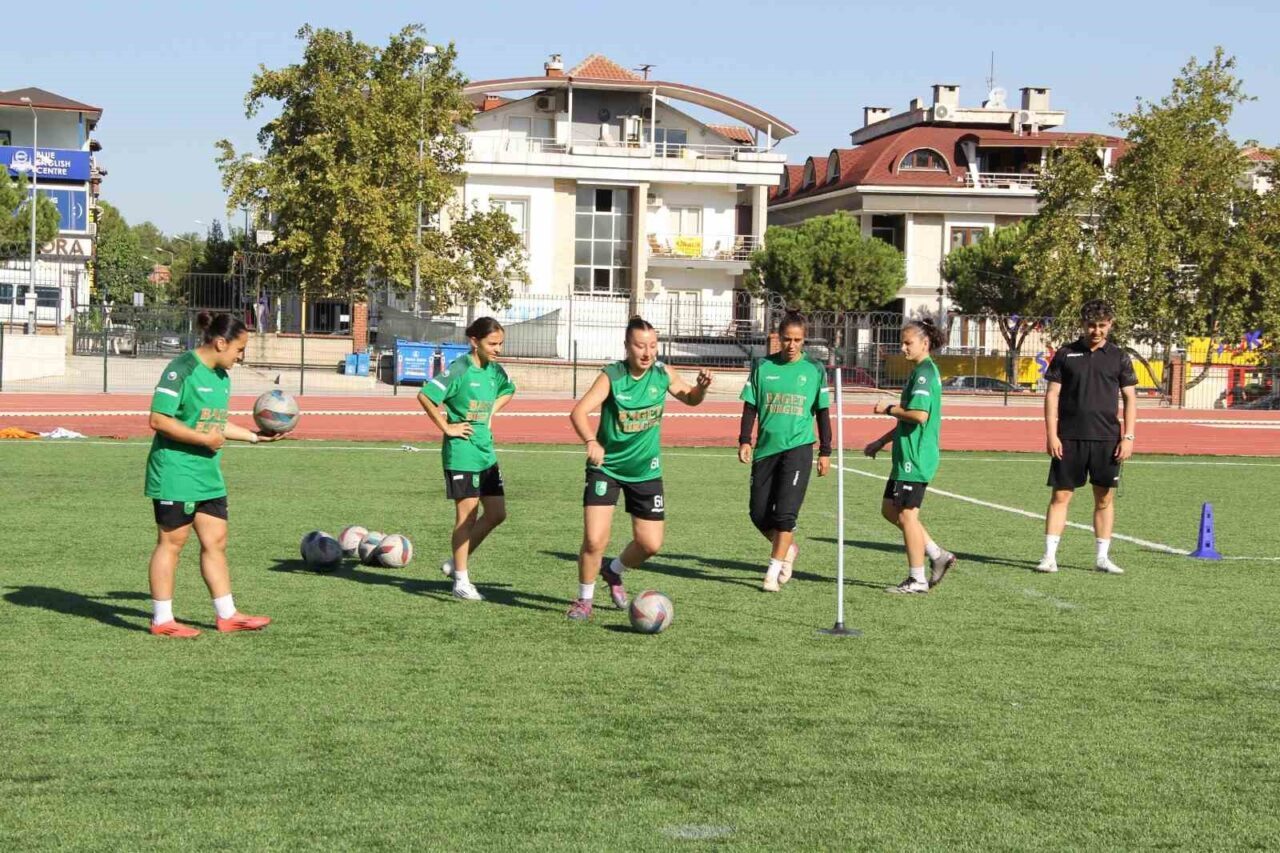 Yeni sezonda TFF 1. Kadınlar Liginde mücadele edecek olan Horozkentspor’da