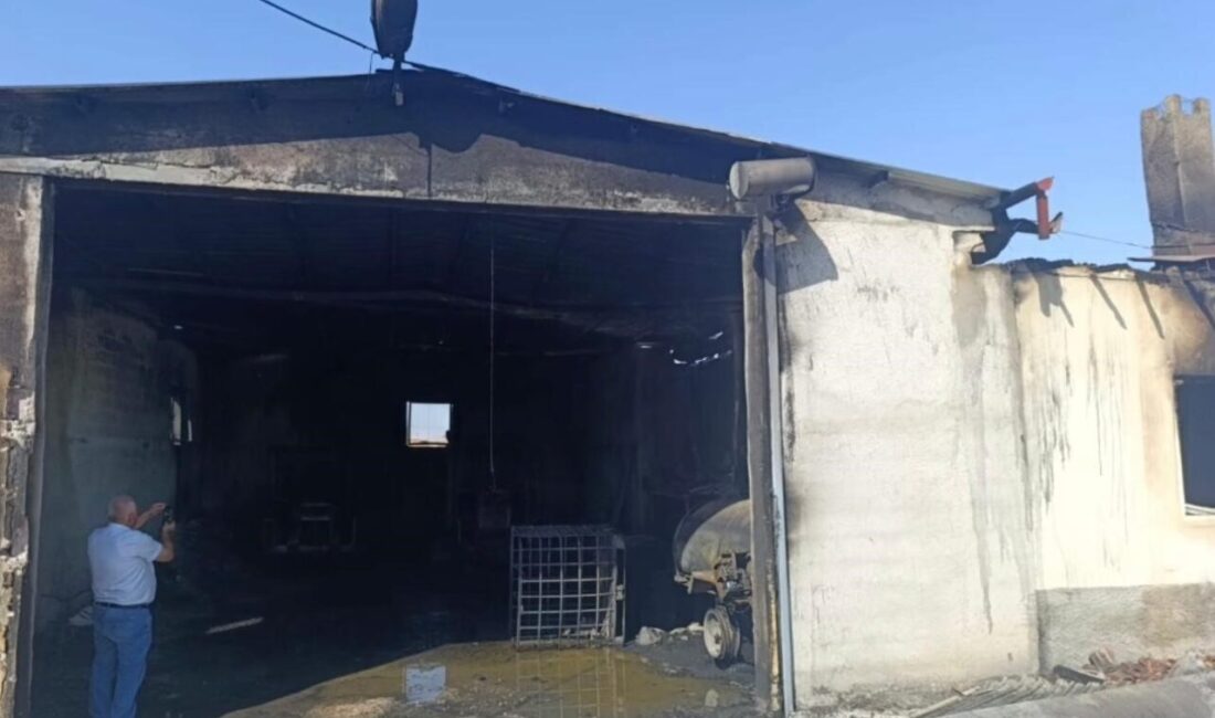 Konya’nın Ereğli ilçesinde bir depoda çıkan yangında, 2 traktör, ev