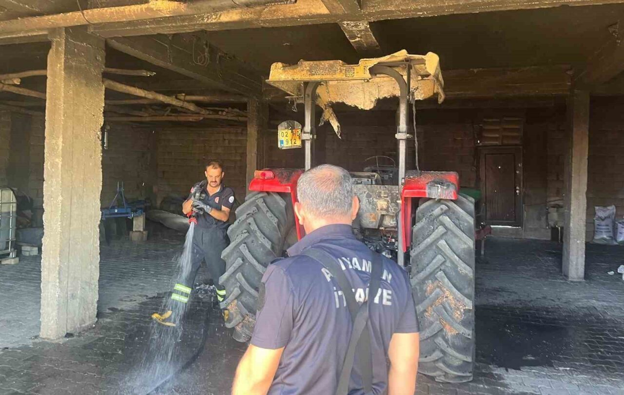 Adıyaman’da depoda bulunan bir traktör alev alarak yandı. Edinilen bilgilere