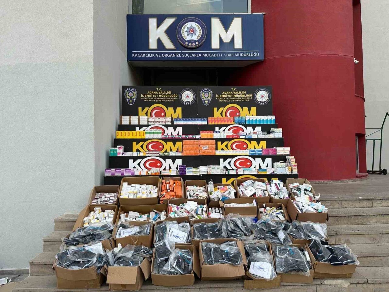 Adana’da polis depoya çevrilmiş 4 eve yaptığı baskında, 31 bin