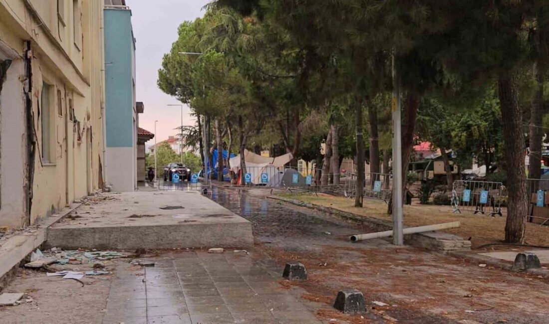 Balıkesir’de 10 Ağustos’ta 6.1 büyüklüğünde depremin yaşandığı Sındırgı ilçesi 5