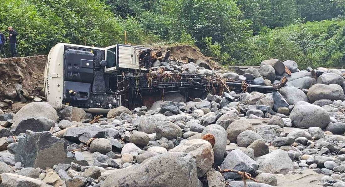 Rize’nin özellikle doğu ilçeleri Ardeşen ve Çamlıhemşin’de iki gündür etkili