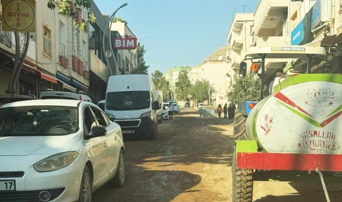 Mardin’in DEM Partili Derik Belediyesi tarafından yürütülen yol çalışmaları vatandaşların