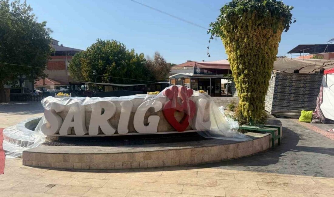 Manisa’nın Sarıgöl ilçesinde gerçekleştirilen 17. Sultani Üzüm Festivali kapsamında sergilenen