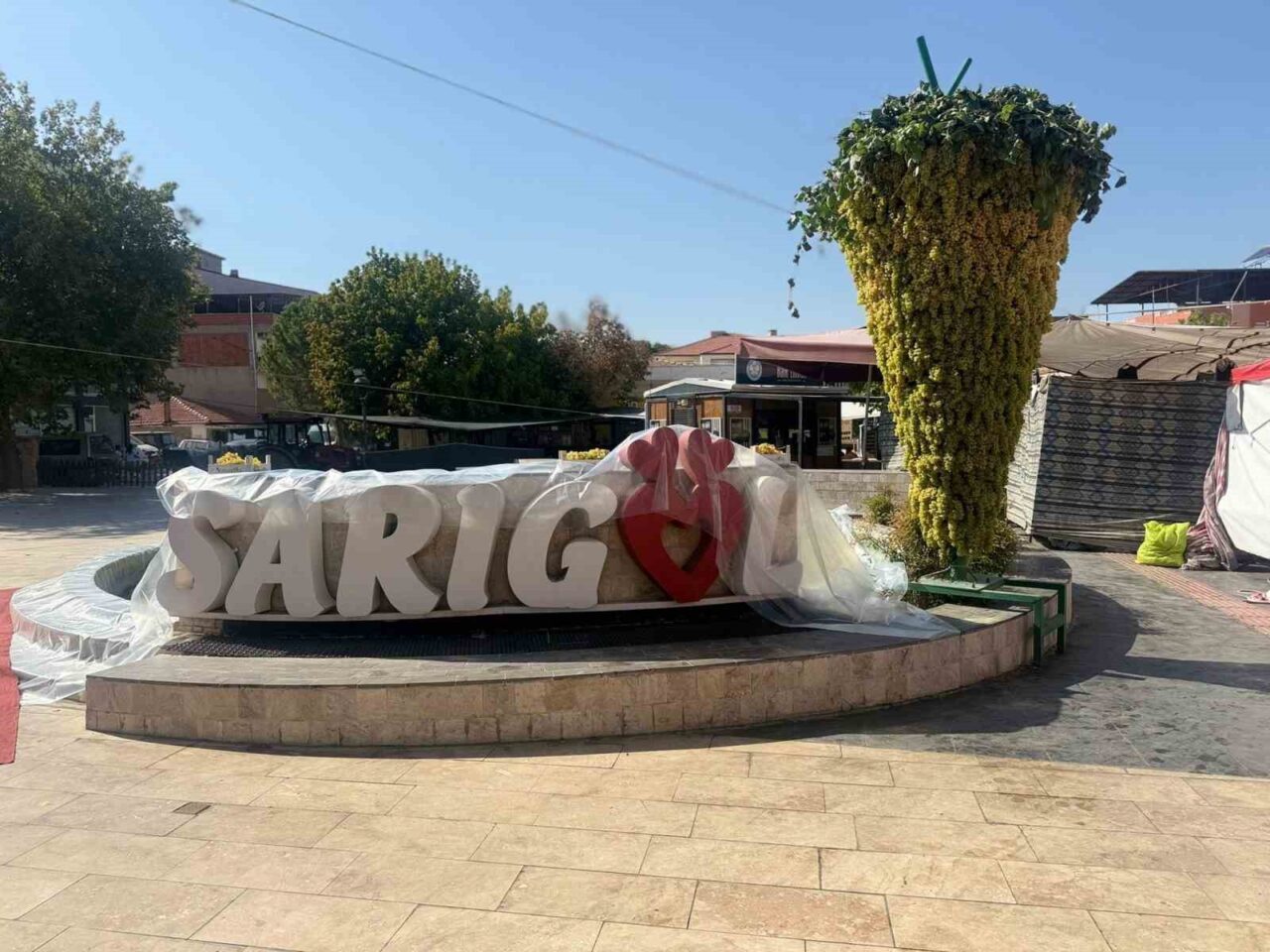 Manisa’nın Sarıgöl ilçesinde gerçekleştirilen 17. Sultani Üzüm Festivali kapsamında sergilenen