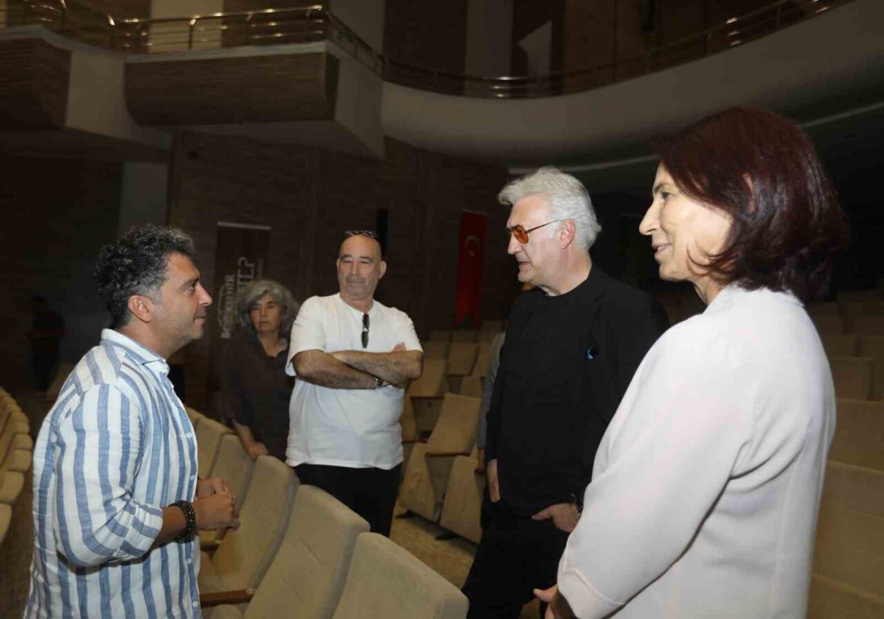 Gaziantep Büyükşehir Belediyesi Şehir Tiyatrosu tarafından sahnelenecek “Gazel” oyununun provasını,