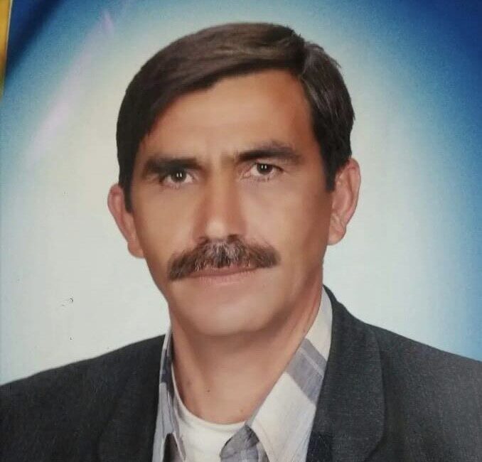 Mersin’in Tarsus ilçesinde devrilen traktörünün altında kalan sürücü yaşamını yitirdi.