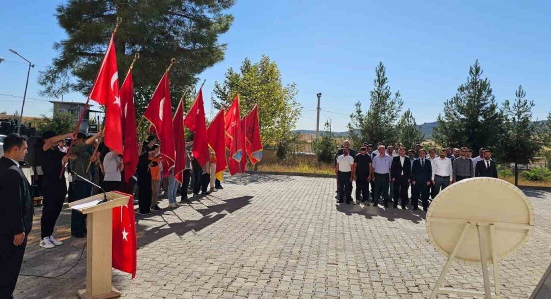 Diyarbakır’ın Dicle ilçesinde İlköğretim Haftası coşkuyla kutlandı. Yeni eğitim öğretim