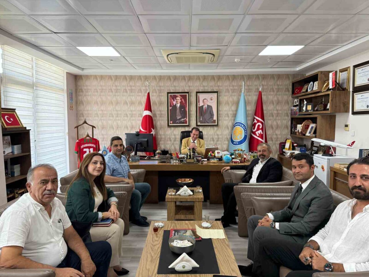 Dicle Üniversitesi Rektörü Prof. Dr. Kamuran Eronat’ı ziyaret eden Diyarbakır