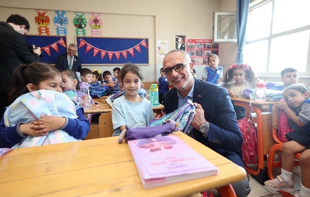 Dilovası Belediyesi, 2025-2026 Eğitim-Öğretim Yılı’nın başlamasıyla ilçedeki birinci sınıf öğrencilerine