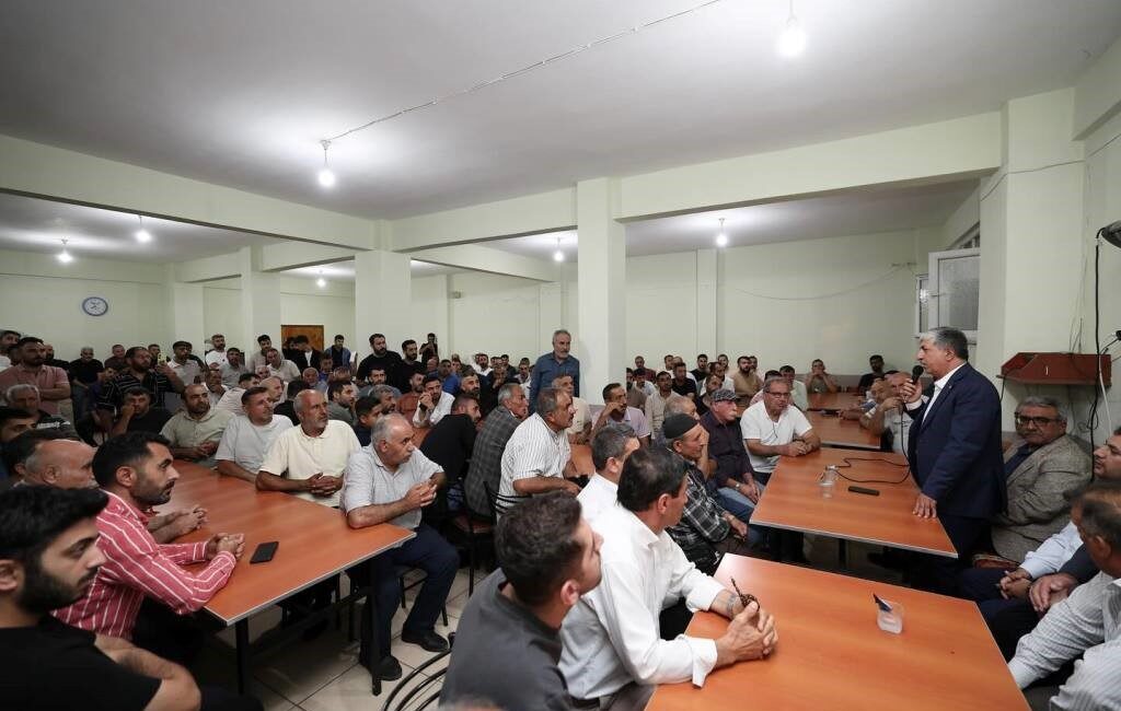 Dilovası Belediye Başkanı Ramazan Ömeroğlu, Mimar Sinan Mahallesi’nde vatandaşlarla bir