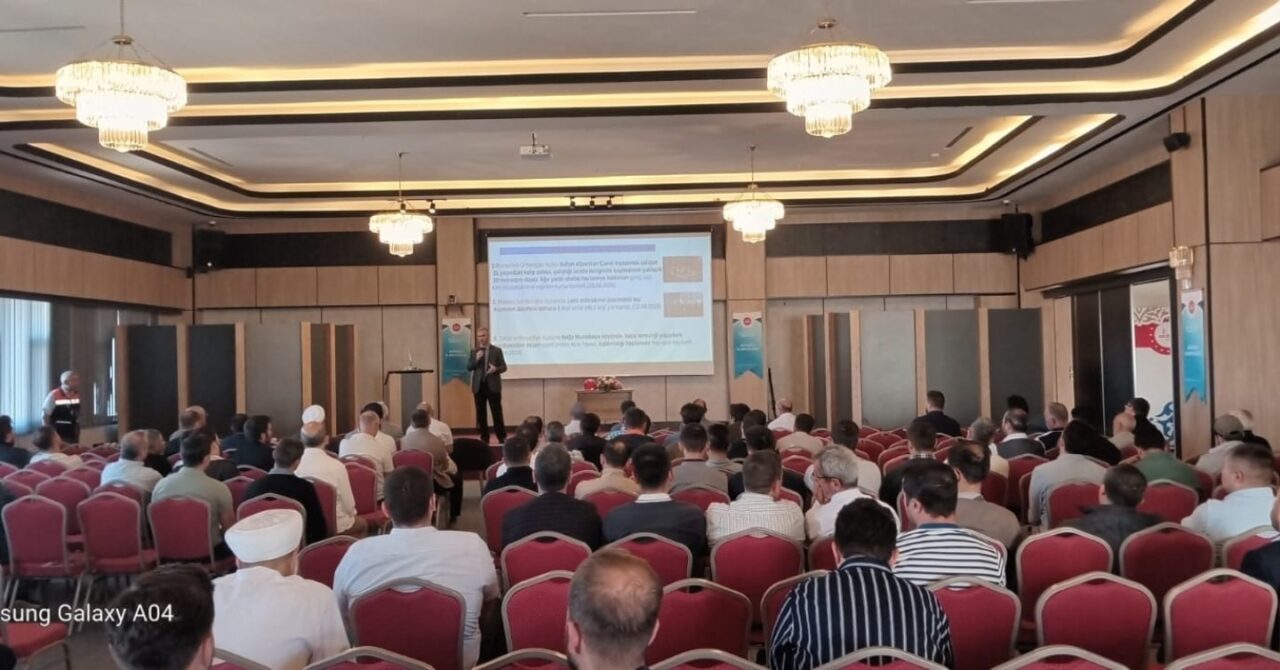 Kütahya İl Müftülüğüne bağlı camilerde görev yapan imam hatip ve