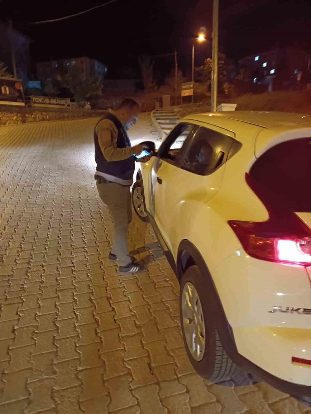 Afyonkarahisar’ın Dinar İlçesi’nde polis ve jandarma ekipleri tarafından ortaklaşa ’Huzur