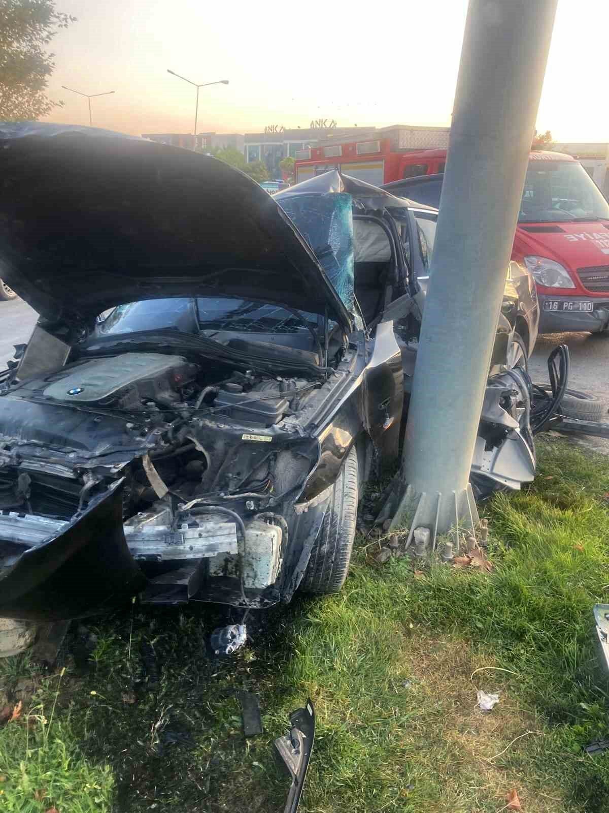 Bursa’nın İnegöl ilçesinde meydana gelen kazada kontrolden çıkan otomobil yönlendirme