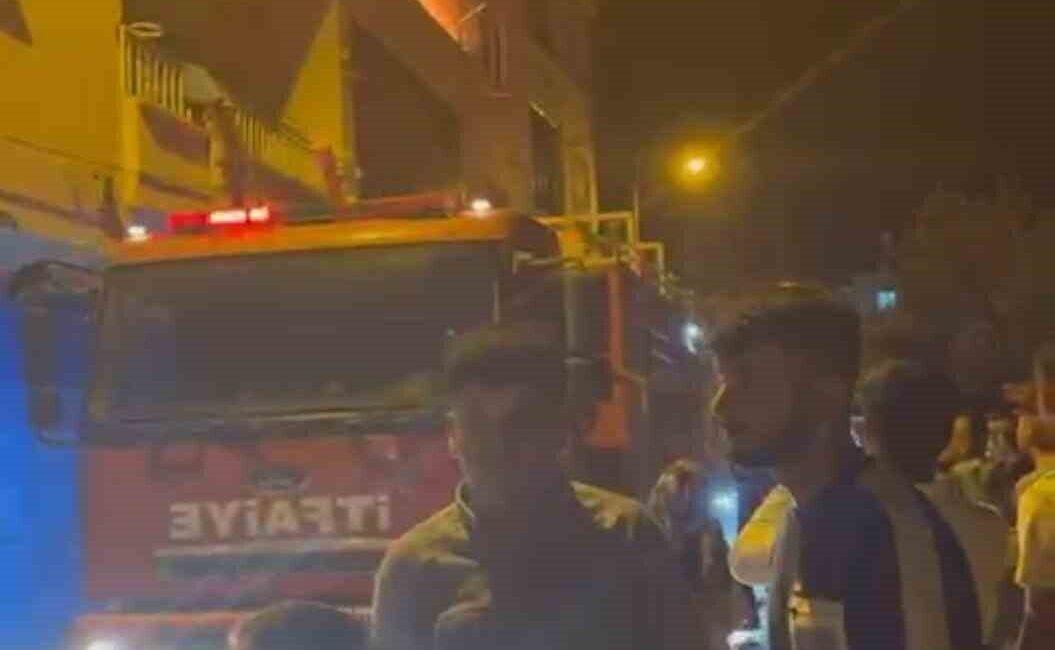 Diyarbakır’ın Bismil ilçesinde 3 katlı binada çıkan yangında 2 yaşındaki