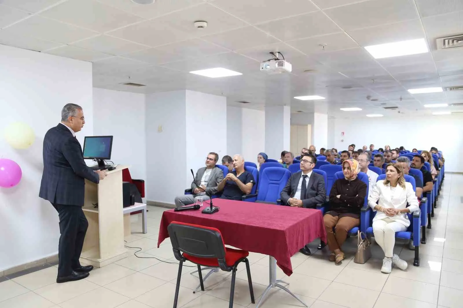 Diyarbakır’da Dünya Kalp günü nedeni ile panel düzenlendi. Diyarbakır Gazi