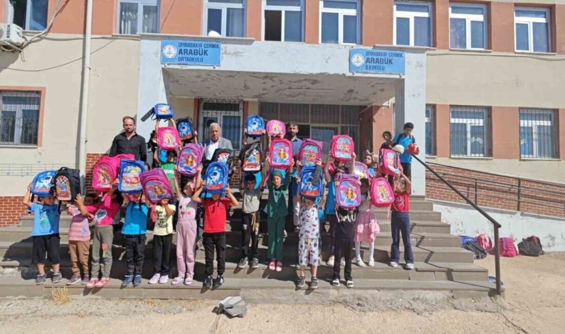 Diyarbakır’ın Çermik ilçesinde hayırseverler, 82 okuldaki öğrencilere kırtasiye malzemesi desteğinde