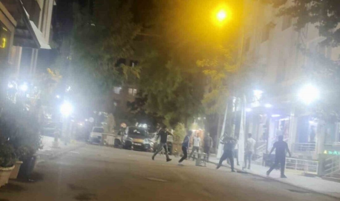 Diyarbakır’da kahvehane önünde taburelerle bir birine giren iki grubun kavga