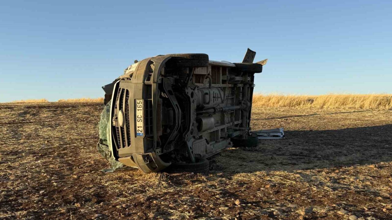 Diyarbakır’ın merkez Sur ilçesinde otomobil ile öğrenci servisinin çarpışması sonucu