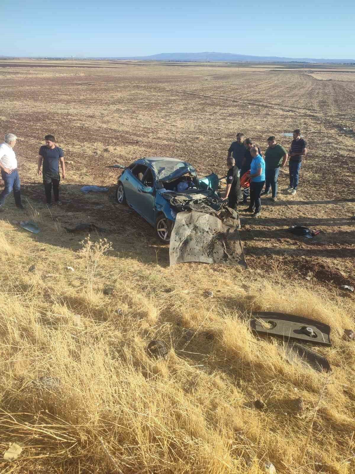 Diyarbakır’ın Ergani ilçesinde otomobilin şarampole devrilmesi sonucu meydana gelen trafik