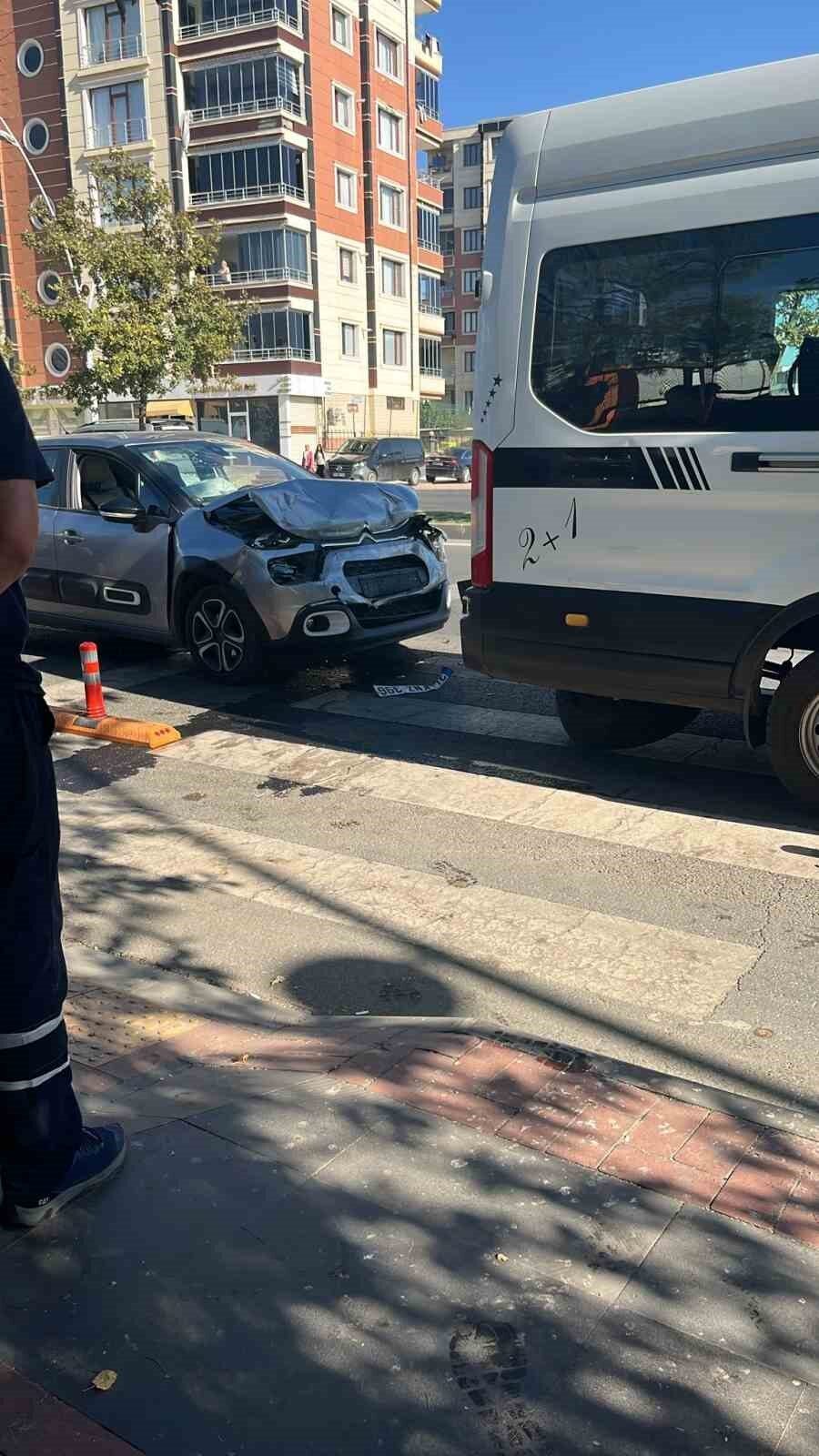 Diyarbakır’da otomobilin transite arkadan çarpması sonucu meydana gelen trafik kazasında
