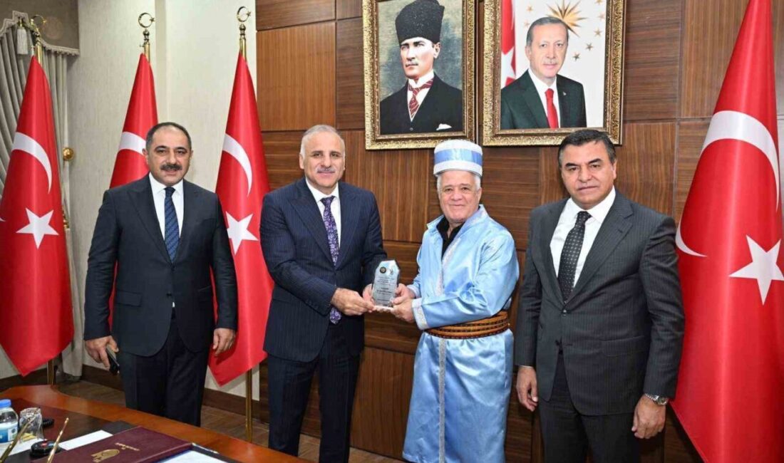 Diyarbakır’da 38. Ahilik Haftası etkinlikleri kapsamında düzenlenen törende, esnaf geleneğinin