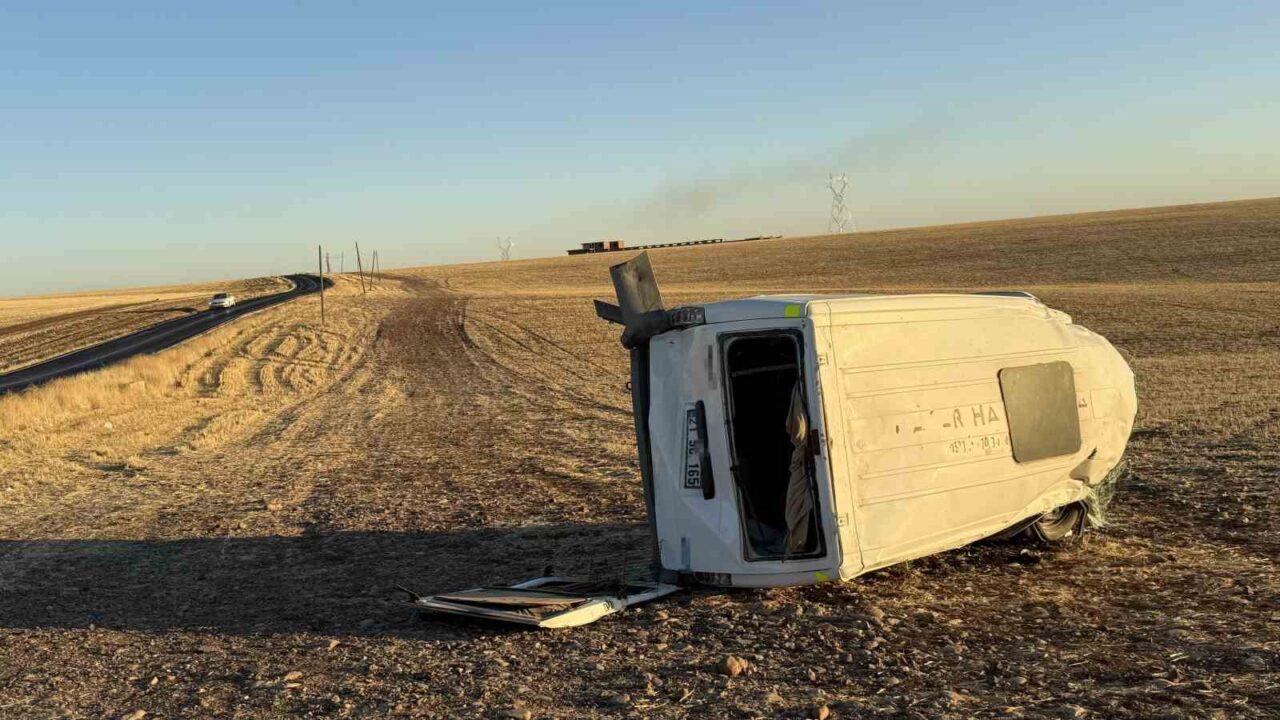 Diyarbakır’ın merkez Sur ilçesinde otomobil ile öğrenci servisinin çarpışması sonucu