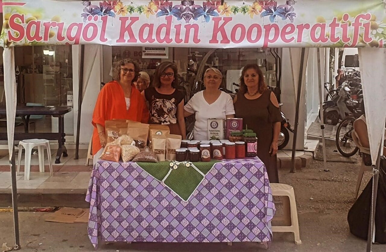 Manisa’nın Sarıgöl ilçesinde faaliyet gösteren Sarıgöl Kadın Kooperatifi (SARKOOP), tamamen