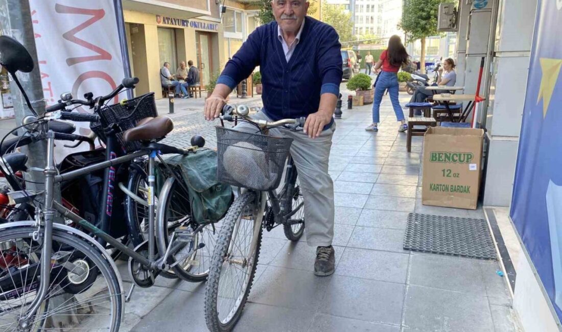 Eskişehir’de bisiklet tamirciliği yapan Osman Menekşe, yaz mevsimi bitse de