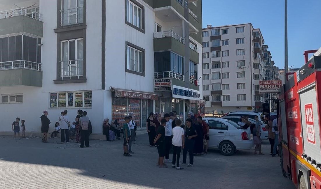 Adıyaman’ın Besni ilçesinde bir bina içerisinde yapılan doğum günü kutlaması
