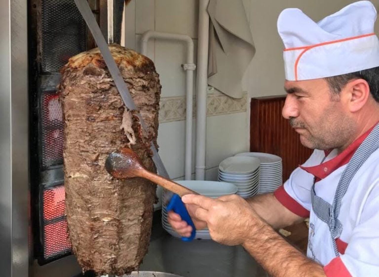 Samsun’un Vezirköprü ilçesinde 55 yaşındaki döner ustası, evinde asılı halde