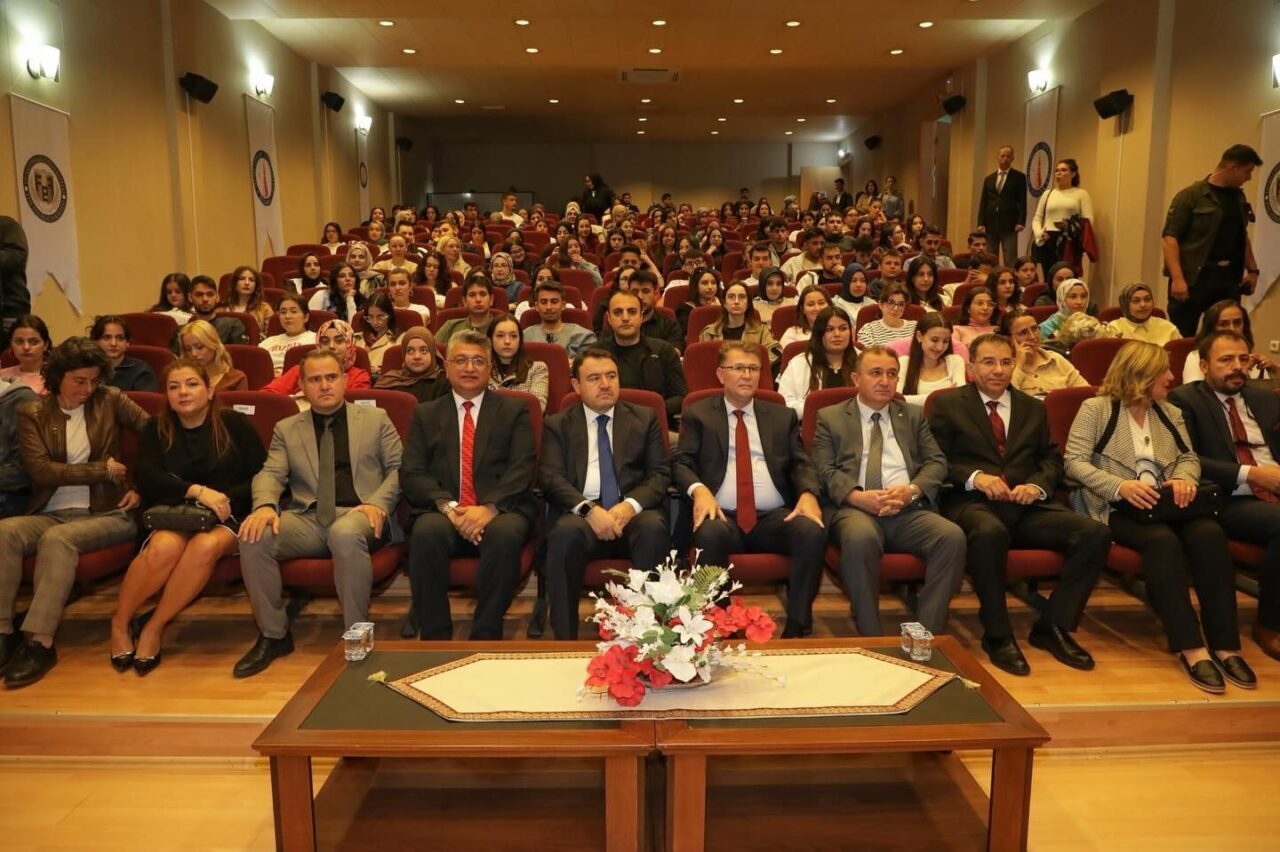 Kütahya Dumlupınar Üniversitesi Fen Edebiyat Fakültesi tarafından, Türk Dil Kurumu