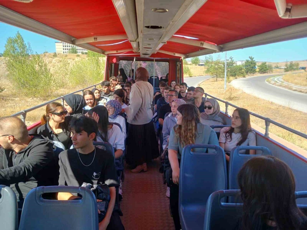 Kütahya Dumlupınar Üniversitesi’nde eğitime yeni başlayan öğrencilerin kampüsü yakından tanımaları