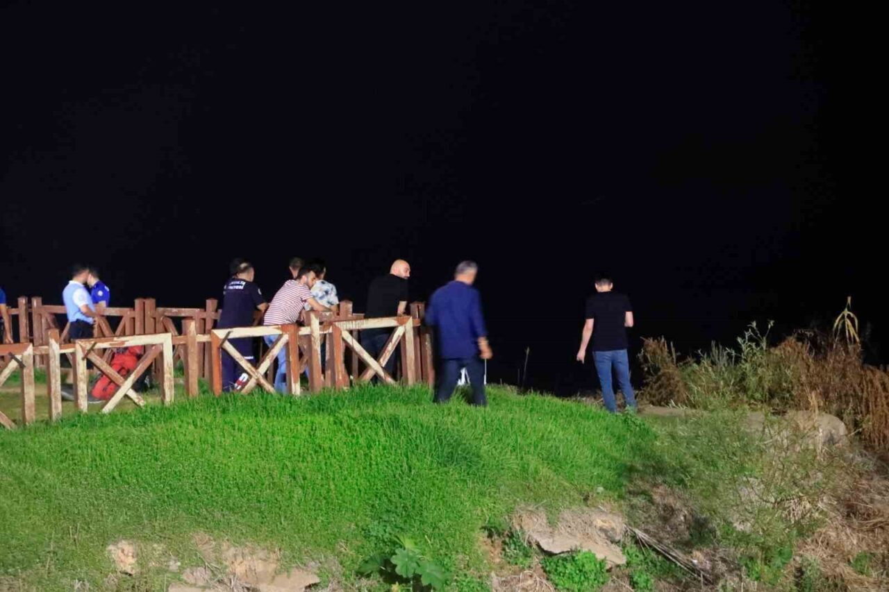 Antalya’da Düden Şelalesi’nden yaklaşık 40 metrelik falezlerden düştüğü değerlendirilen kadınının