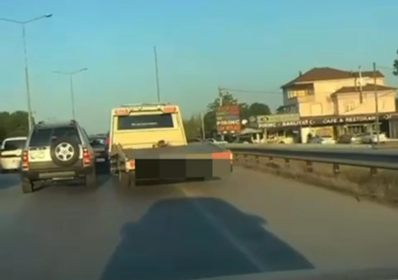 Samsun’da düğün konvoyunda tehlike saçarak trafiği tehlikeye düşüren araç kurtarma