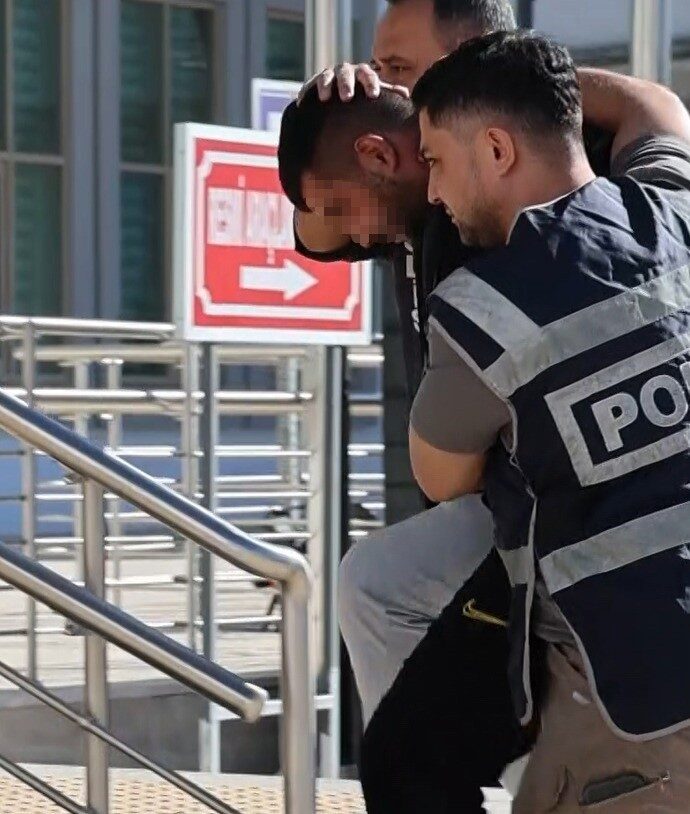 Adana’nın Kozan ilçesinde bir düğün salonu önünde Özcan Özçelik’i silahla