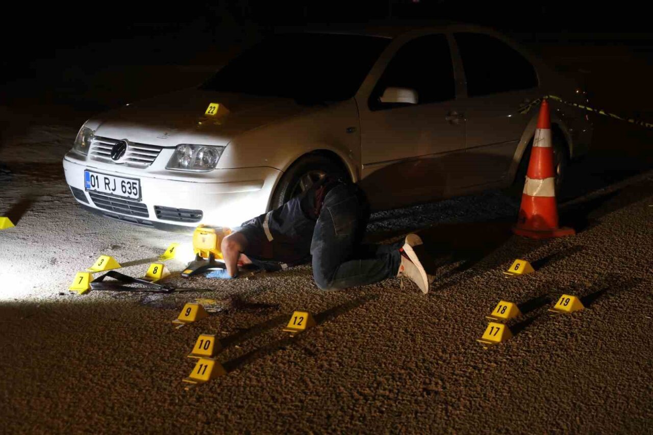 Adana’nın Kozan ilçesinde düğün salonu önünde küfür etme nedeniyle çıkan