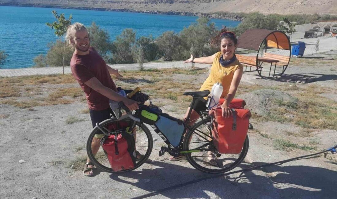 Bisikletleriyle dünya turuna çıkan Fransız çift, Türkiye turu kapsamında Konya’nın