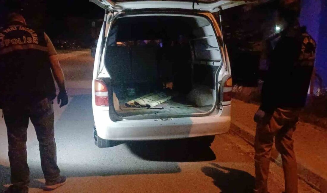 Çorum’da trafik ekiplerinin denetimi sırasında ‘dur’ ihtarına uymayan bir araçtaki