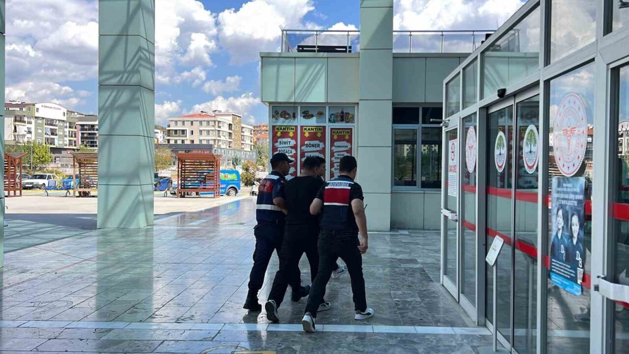 Burdur’un Bucak ilçesinde şerit değiştirirken başka araca sürten sürücüyü seyir