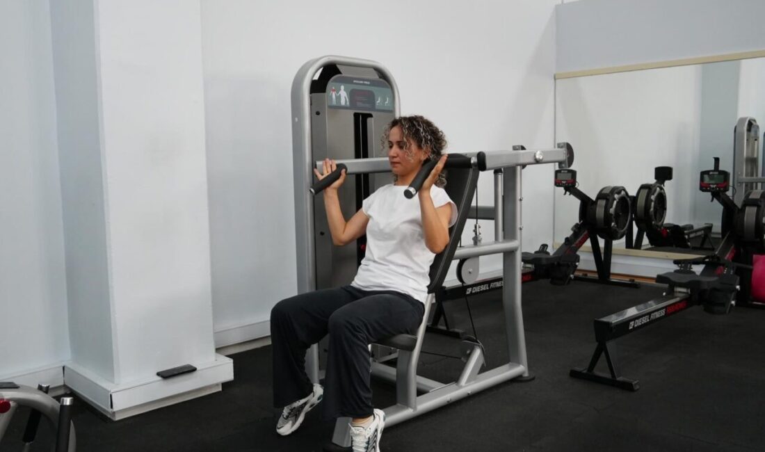 Düzce Belediyesi bünyesinde faaliyetlerini sürdüren Bahçeşehir ve Aziziye Spor Salon’larına