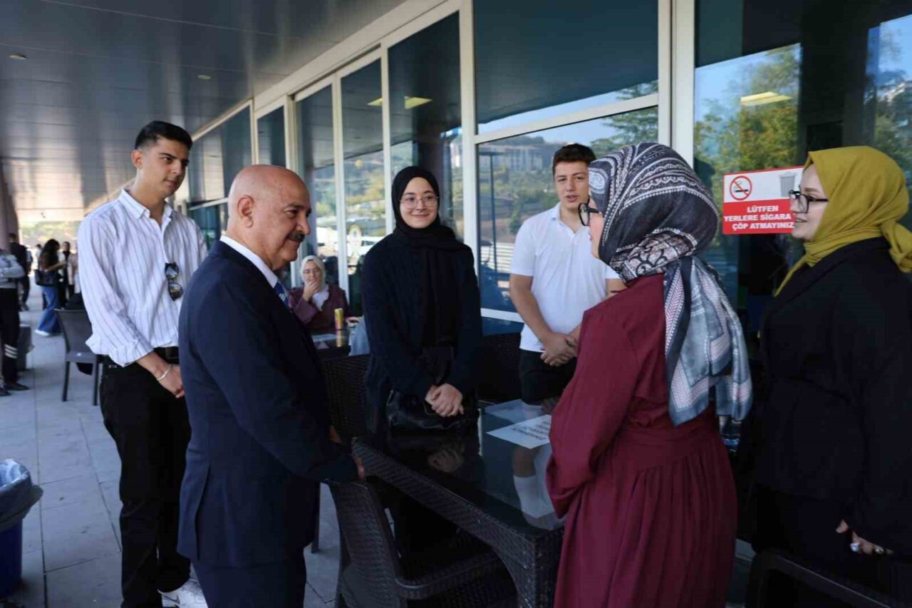 Modern eğitimi, donanımlı akademik kadrosu, uygulama imkanları, kampüs imkanları, sosyal